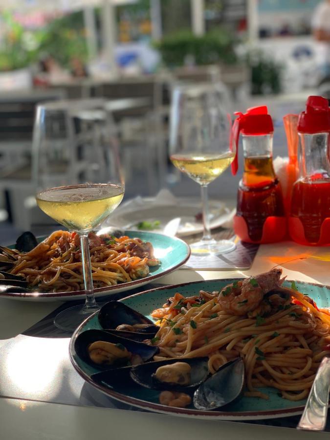 Cocktail & Dreams - Beach Hotel Sarande Ngoại thất bức ảnh
