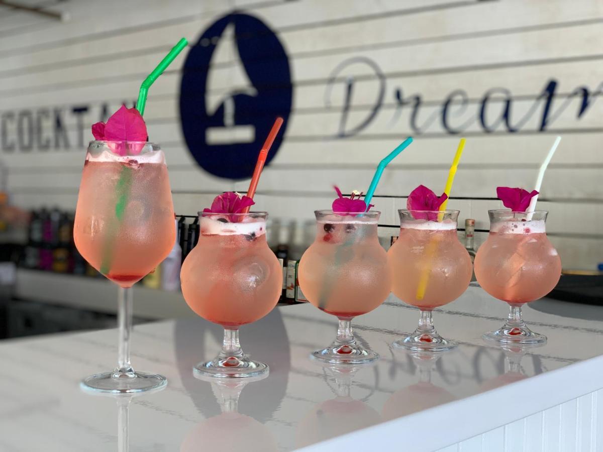 Cocktail & Dreams - Beach Hotel Sarande Ngoại thất bức ảnh